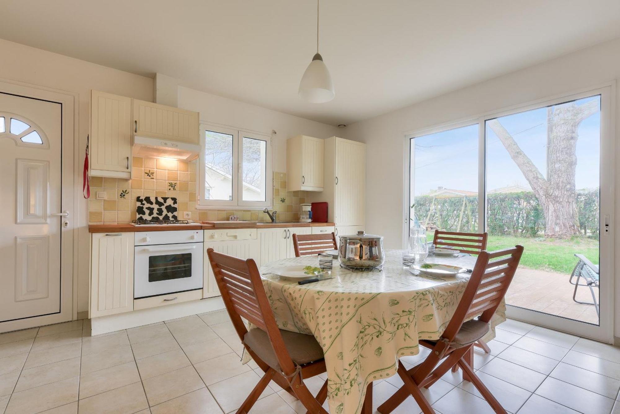 700m D'ares- Jardin Et Pins, Maison Pour 4a *